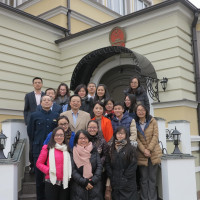 寒风中送暖：拉脱维亚大使杨国强慰问汉语教师