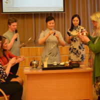 拉脱维亚大学孔子课堂春节活动之品味中国茶