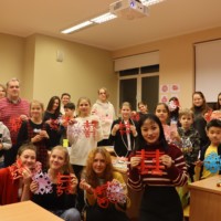Confucius Classroom at Riga Culture Secondary School successfully held the paper-cutting cultural activity