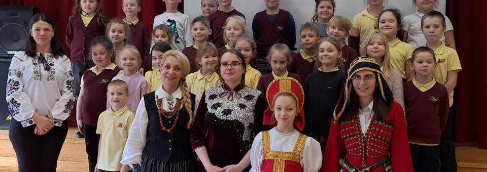 Riga Middle School (Primary School) No. 34 held an International Mother Language Day event which is attended by the representatives from the Confucius Institute at the University of Latvia拉脱维亚大学孔子学院代表出席里加34中学母语日活动