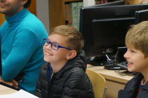 04_聆听讲座的小学生 Pupil audience