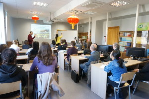 拉脱维亚大学孔子学院成功举办第二场“中国宗教文化”主题讲座 (1)