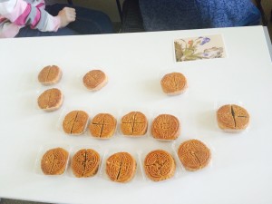 讲座现场准备的月饼