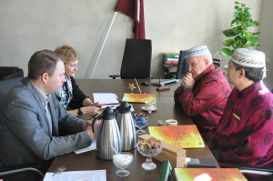 拉脱维亚大学中外方院长与雷泽克内大学正副校长商谈孔子课堂揭牌事宜