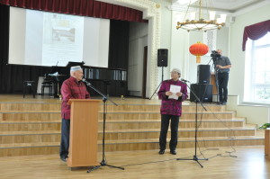 拉脱维亚大学孔子学院拉方院长贝德高教授和中方院长尚劝余教授致开幕词