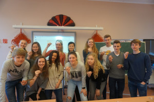 比利时访问团筷子大合照_副本