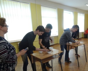 筷子夹巧克力豆比赛