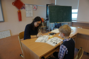 里加文化中学文化日——少儿书法体验_副本