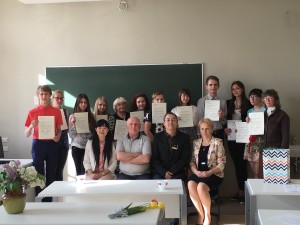 授予结业证书后的大合照