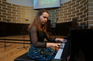 孔院初级班学生安娜的钢琴独奏