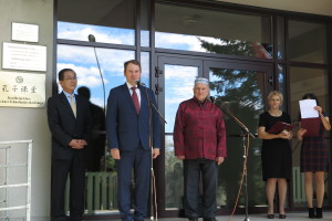 雷泽克内大学校长讲话