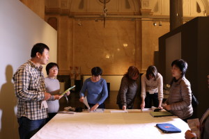 中国文物专家们工作