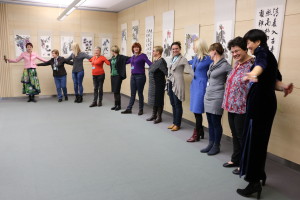 喀秋莎与部分学生画家“白鹤亮翅”