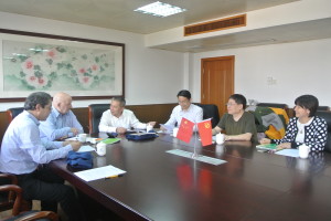 吴坚副校长致词