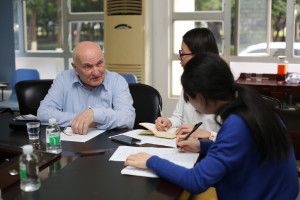 贝德高教授给大家讲故事