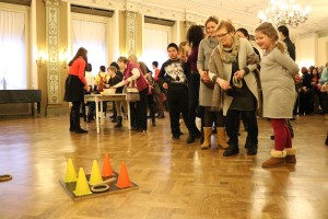 一家人玩中国游戏