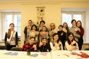 中国结工坊教师与学员合影