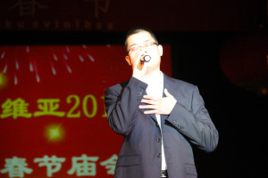 孔院志愿者潘斌献唱