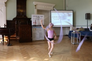 小选手展示体操