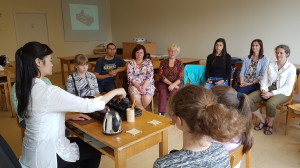 孔院教师展示茶艺